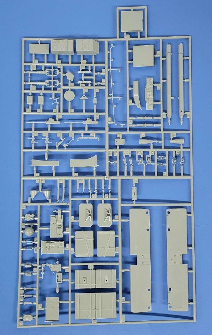 Academy 1/35 UH-60M Black Hawk (New Tooling)