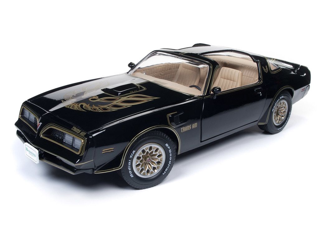 American Muscle 1/18 1977 Pontiac Trans Am Special Edition (Hemmings Muscle Machines) - Starlight Black