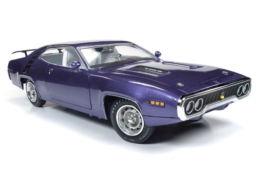 American Muscle 1/18 1971 Plymouth Road Runner Hardtop (MCACN) - In Violet