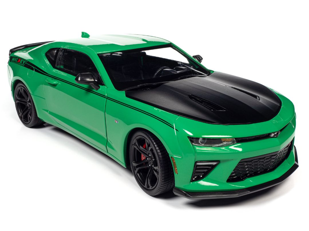 American Muscle 1/18 2017 Chevrolet Camaro SS - Krypton Green