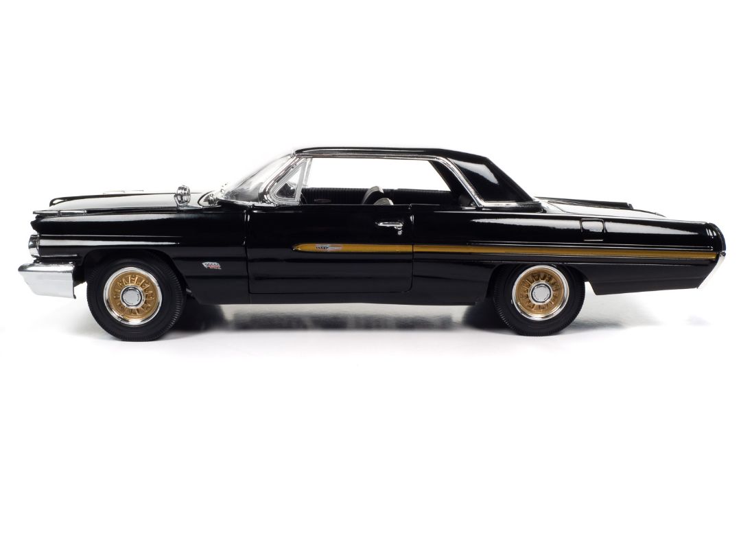 American Muscle 1/18 1962 Pontiac Grand Prix Hardtop - Black