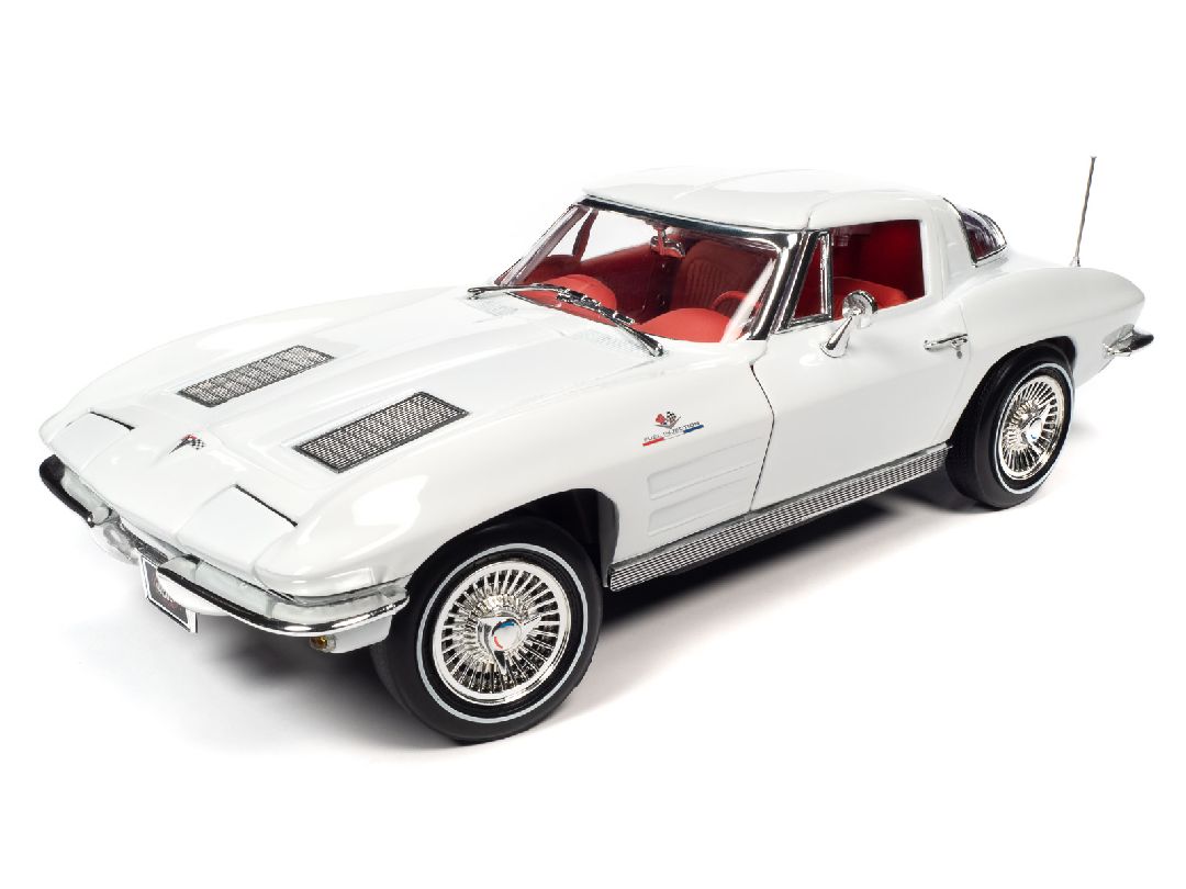 American Muscle 1/18 1963 Chevrolet Corvette Coupe- Ermine White