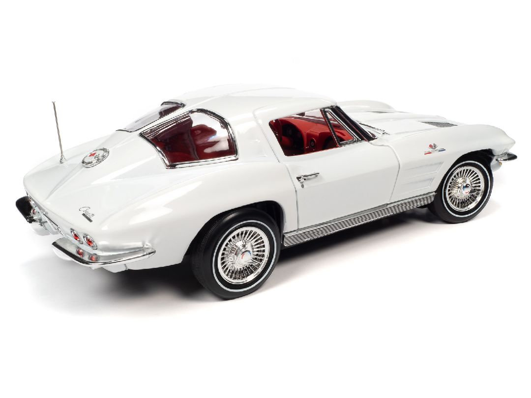 American Muscle 1/18 1963 Chevrolet Corvette Coupe- Ermine White