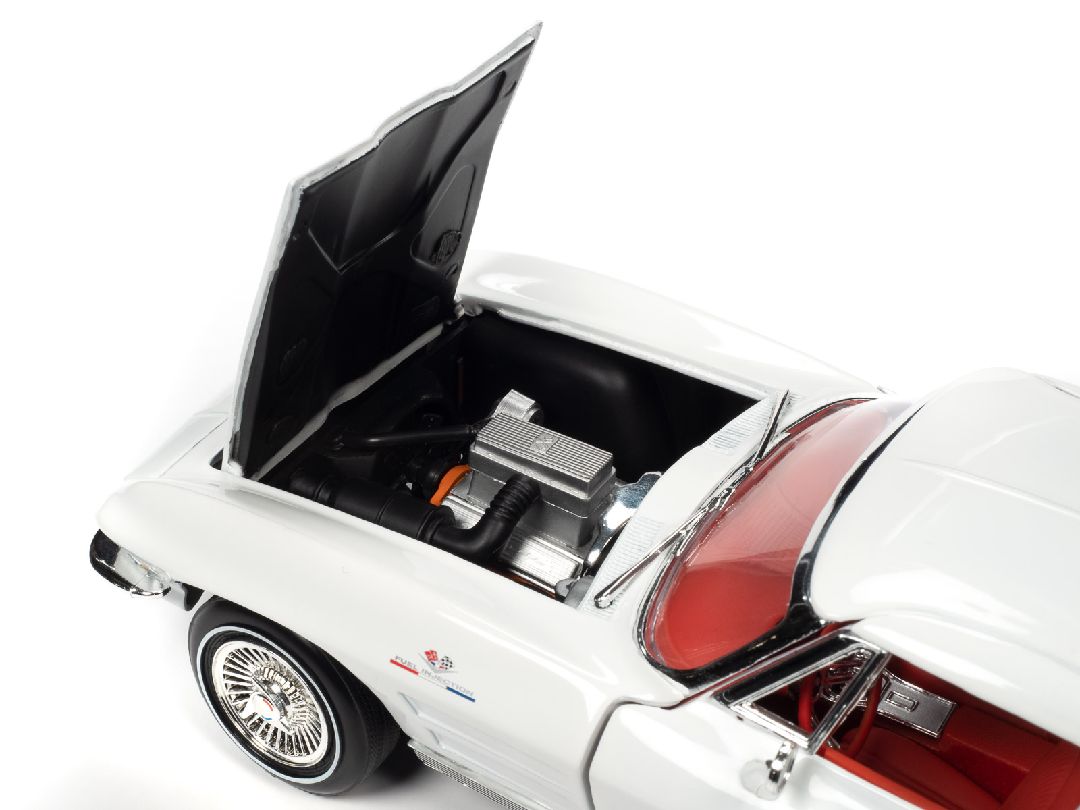 American Muscle 1/18 1963 Chevrolet Corvette Coupe- Ermine White