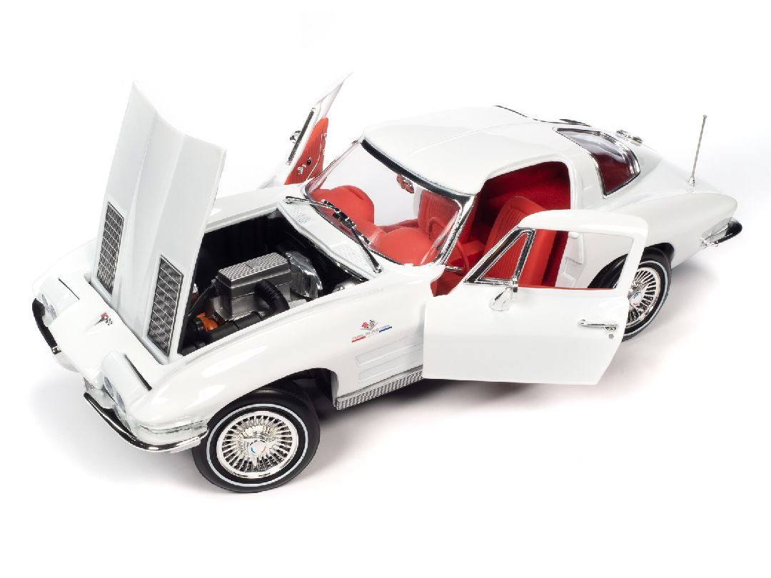 American Muscle 1/18 1963 Chevrolet Corvette Coupe- Ermine White