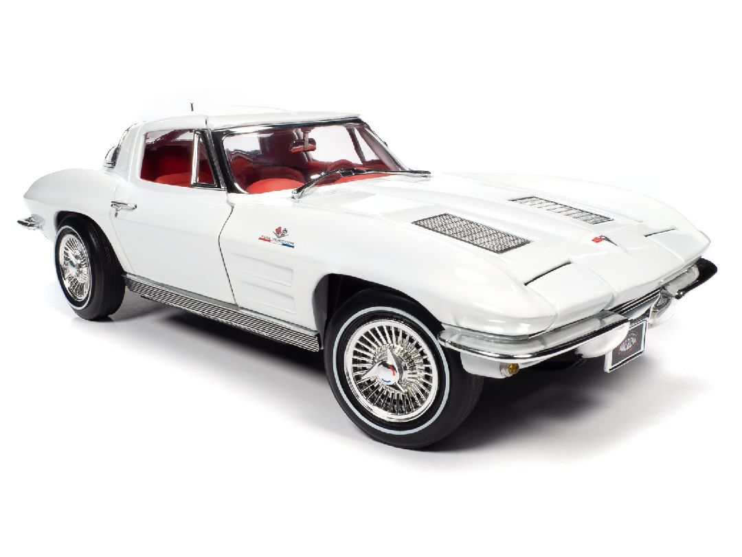 American Muscle 1/18 1963 Chevrolet Corvette Coupe- Ermine White