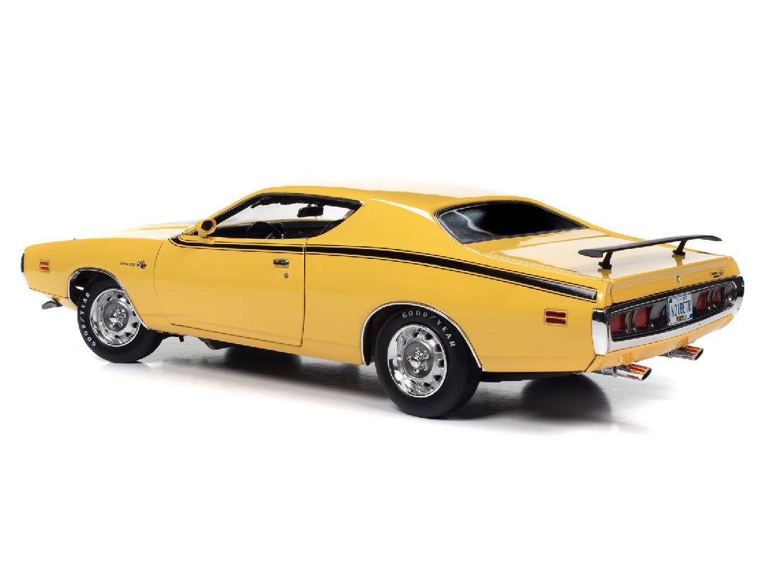 American Muscle 1/18 1971 Dodge Charger Super Bee - Click Image to Close