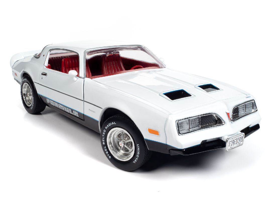 American Muscle 1/18 1977 Pontiac Firebird Formula - Cameo White