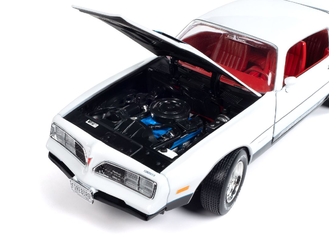 American Muscle 1/18 1977 Pontiac Firebird Formula - Cameo White