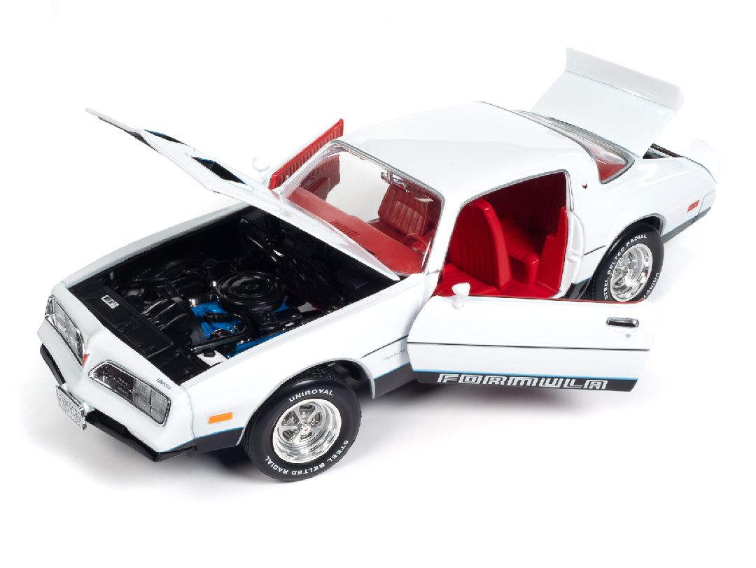 American Muscle 1/18 1977 Pontiac Firebird Formula - Cameo White