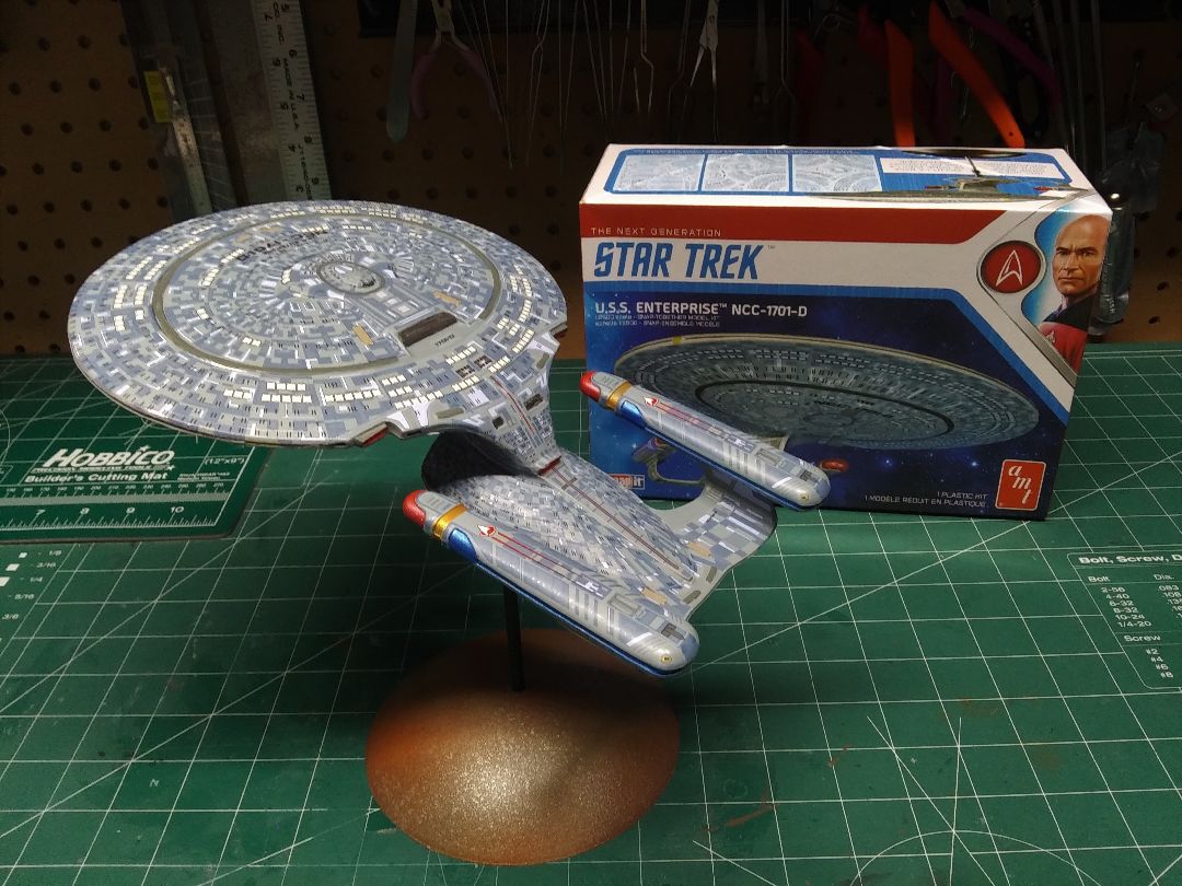 AMT Star Trek U.S.S. Enterprise-D (Snap) 2T 1/2500 (Level 2)