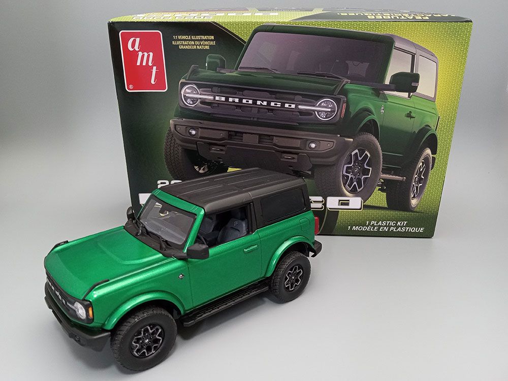 AMT 2023 1/25 Ford Bronco Outer Banks Model Kit (Level 2)