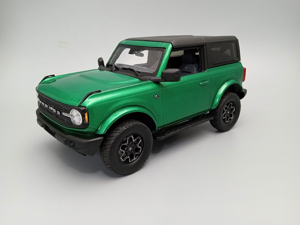 AMT 2023 1/25 Ford Bronco Outer Banks Model Kit (Level 2)