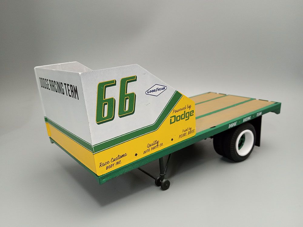 AMT 1/25 1966 Dodge L700 Truck w/ Flatbed Racing Trailer