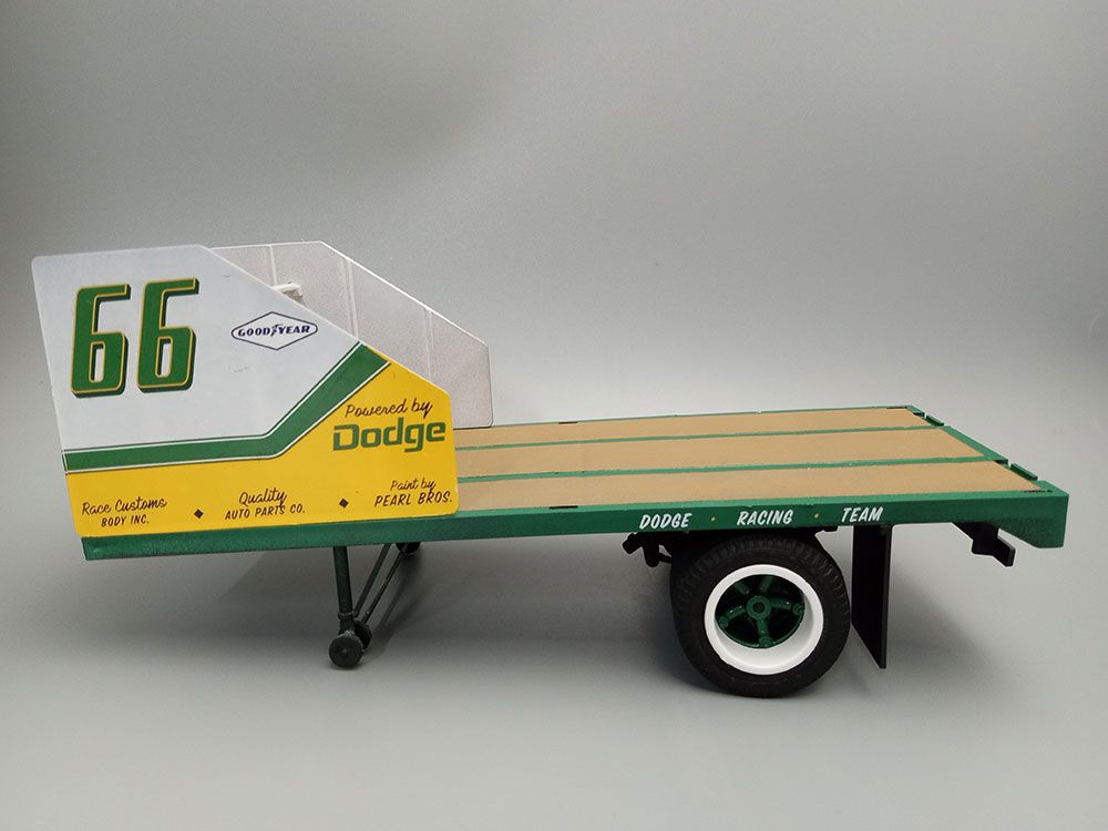 AMT 1/25 1966 Dodge L700 Truck w/ Flatbed Racing Trailer