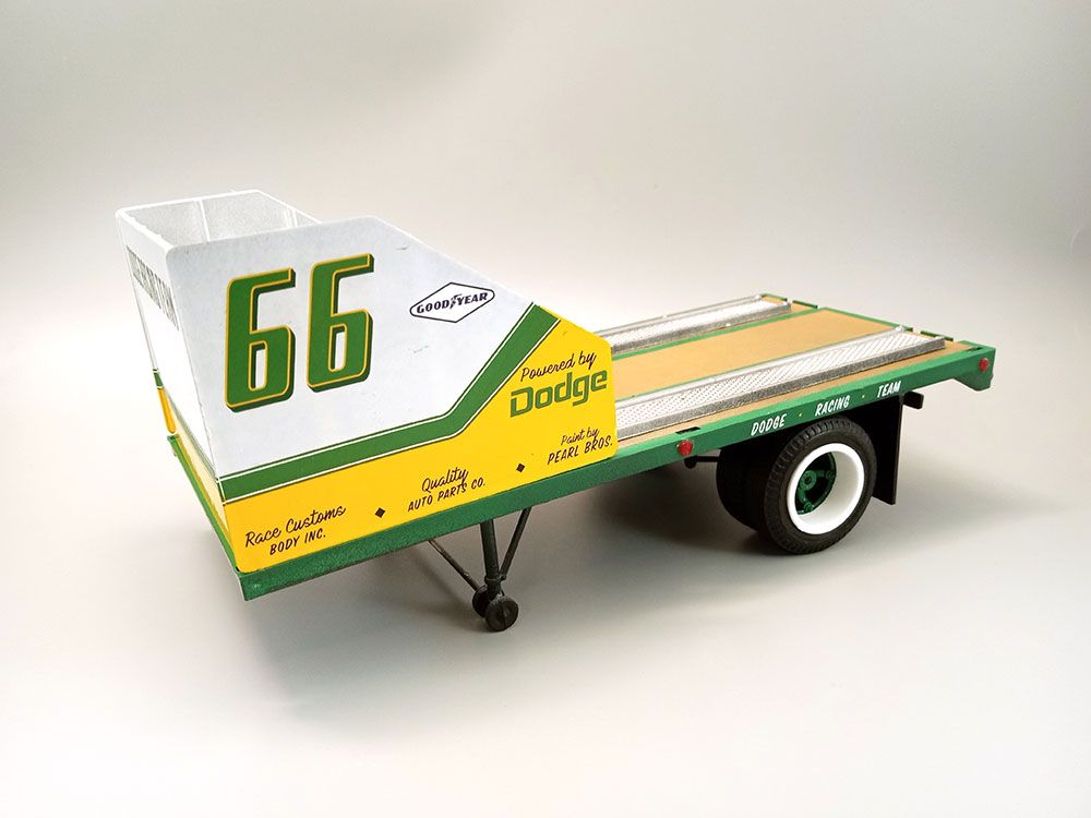 AMT 1/25 1966 Dodge L700 Truck w/ Flatbed Racing Trailer