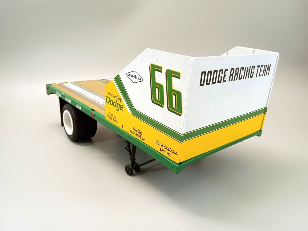 AMT 1/25 1966 Dodge L700 Truck w/ Flatbed Racing Trailer