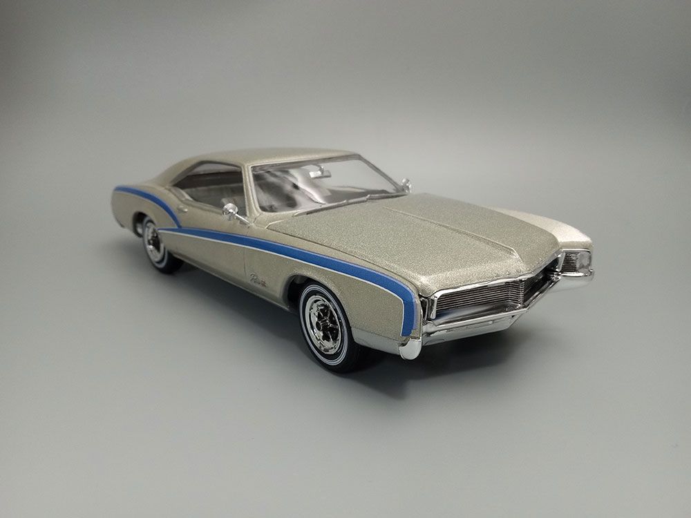 AMT 1/25 1966 Buick Riviera GS (Level 2)