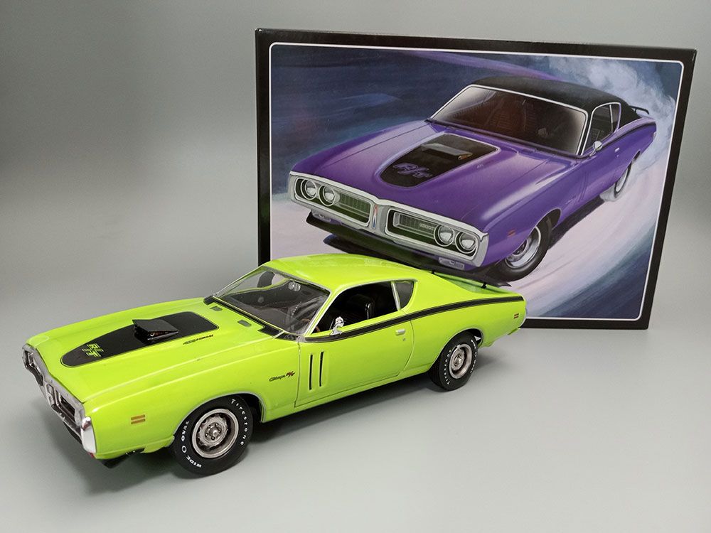 AMT 1/25 1971 Dodge Hemi Charger R/T