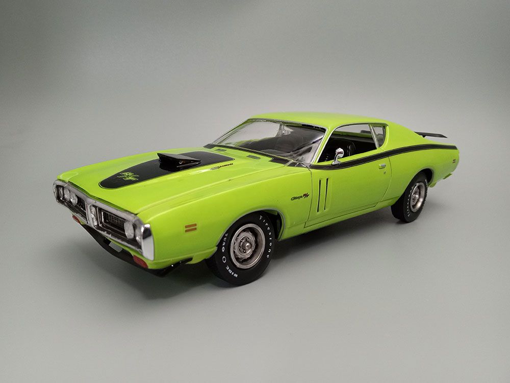 AMT 1/25 1971 Dodge Hemi Charger R/T