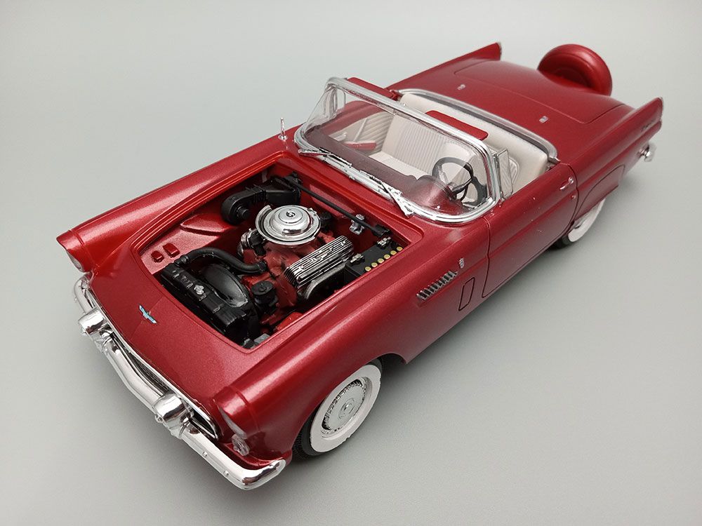 AMT 1/25 1956 Ford Thunderbird (Level 2)