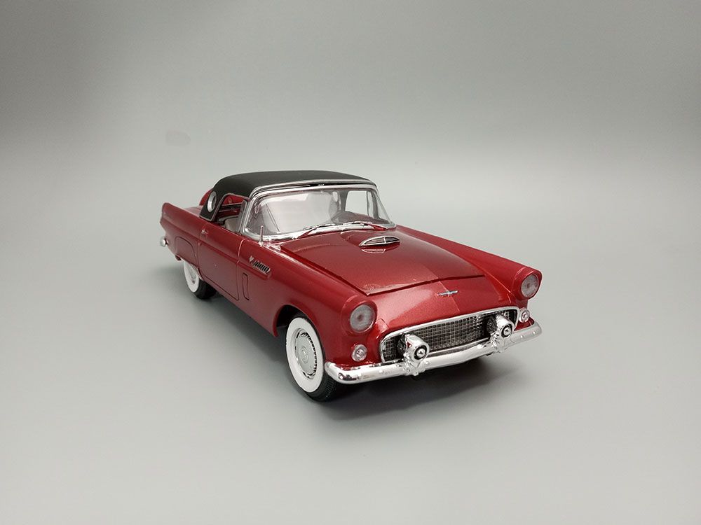 AMT 1/25 1956 Ford Thunderbird (Level 2)