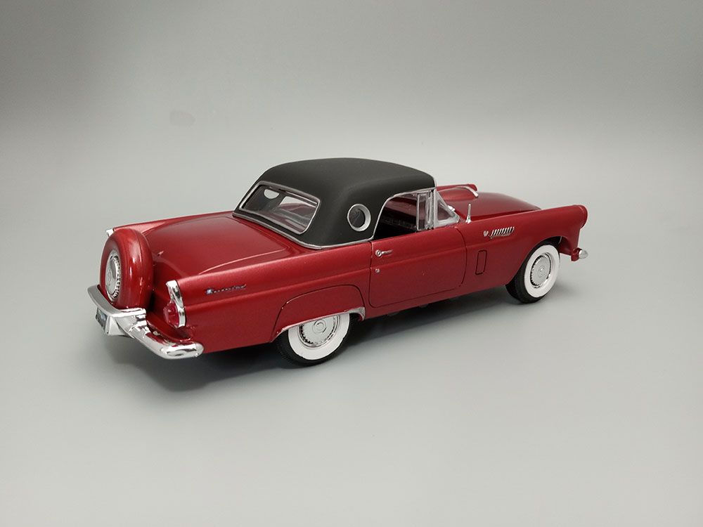 AMT 1/25 1956 Ford Thunderbird (Level 2)