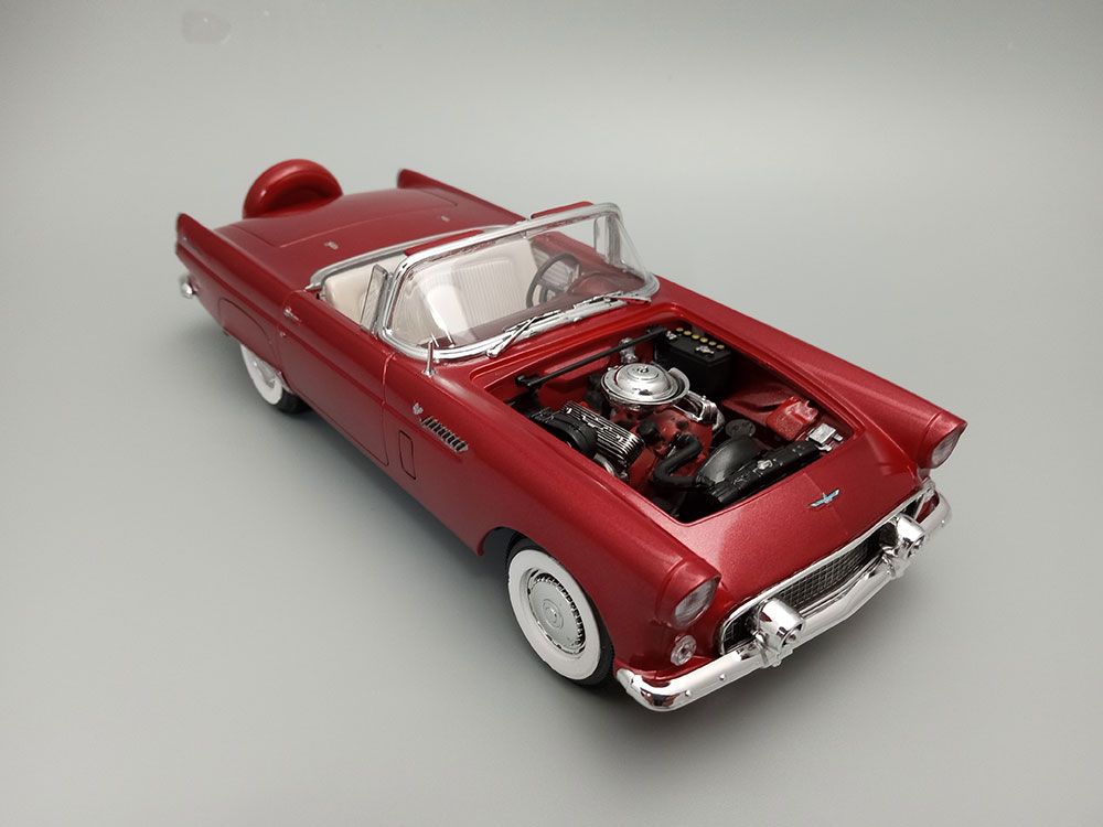 AMT 1/25 1956 Ford Thunderbird (Level 2)