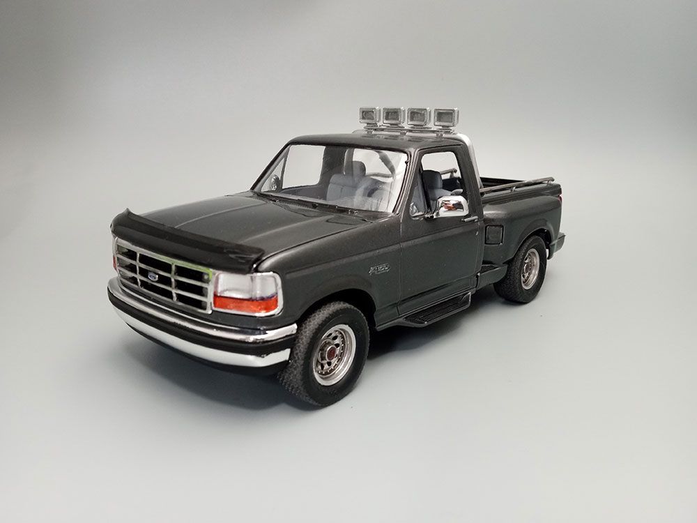 AMT 1/25 1992 Ford F-150 Flareside (Level 2)