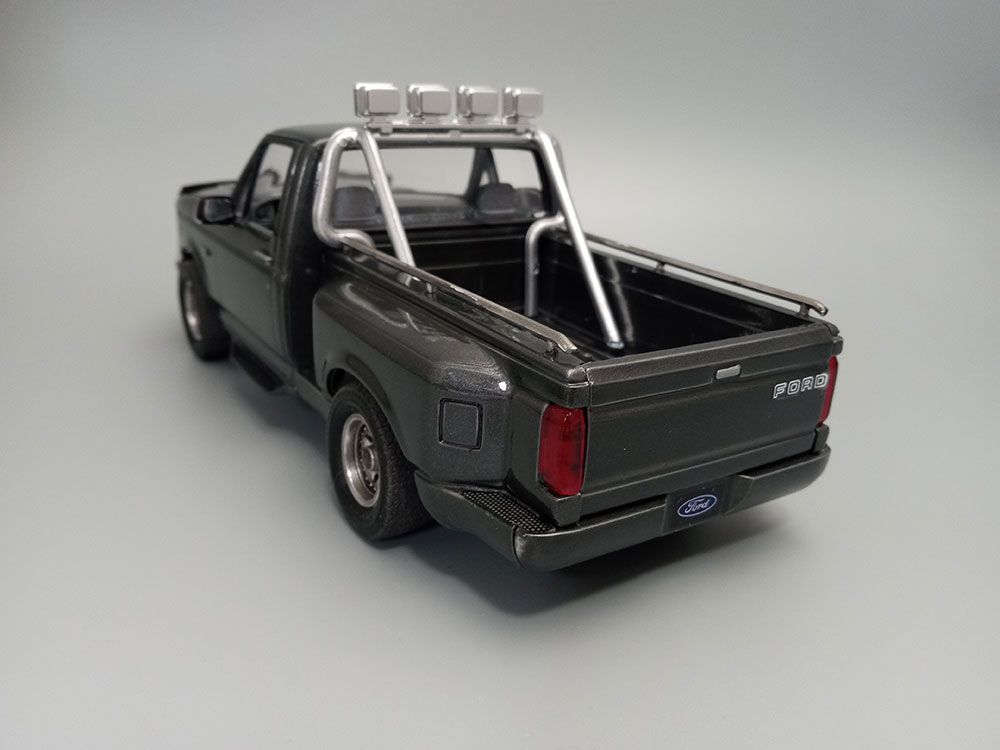 AMT 1/25 1992 Ford F-150 Flareside (Level 2)