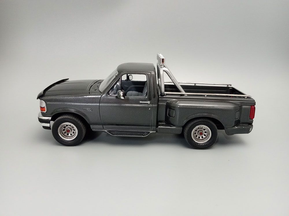 AMT 1/25 1992 Ford F-150 Flareside (Level 2)