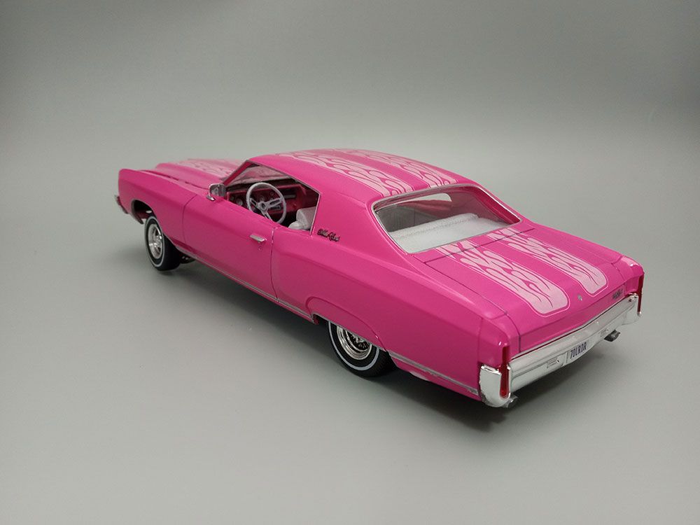 AMT 1/25 1970 Chevy Monte Carlo Lowrider Model Kit (Level 2)