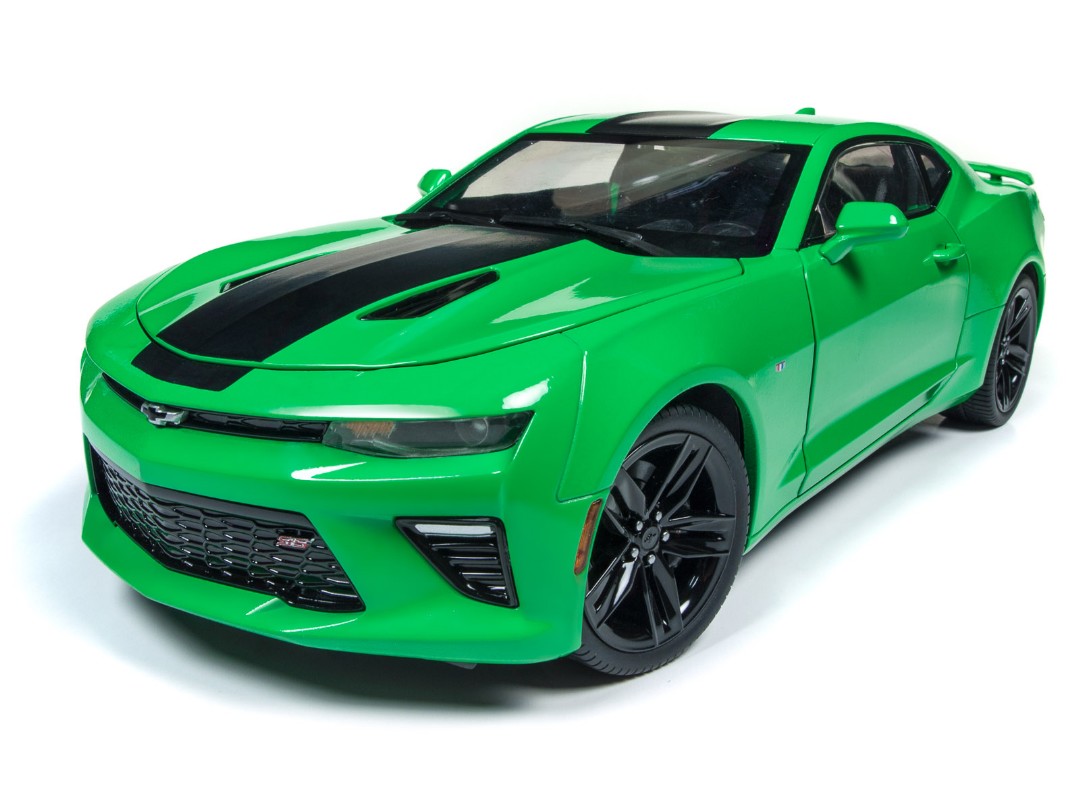 Green cars отзывы. Autoworld 1 18 Camaro.