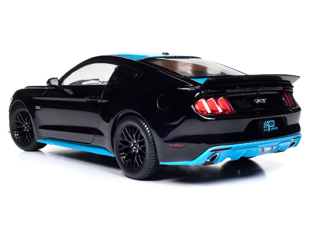 Auto World 1/18 2015 Ford Mustang Petty's Garage