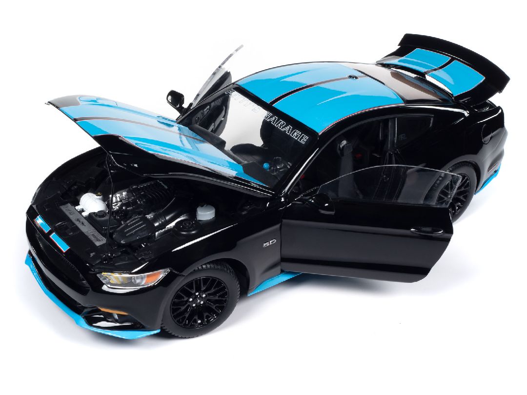 Auto World 1/18 2015 Ford Mustang Petty's Garage