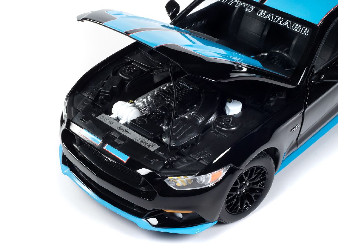 Auto World 1/18 2015 Ford Mustang Petty's Garage