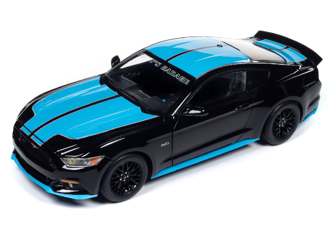 Auto World 1/18 2015 Ford Mustang Petty's Garage