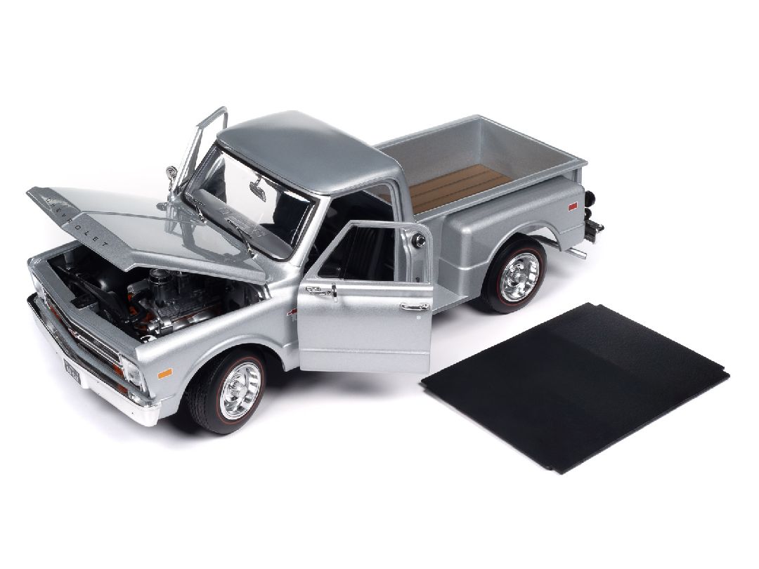 American Muscle 1/18 1968 Chevy C10 Pickup Stepside, Silver