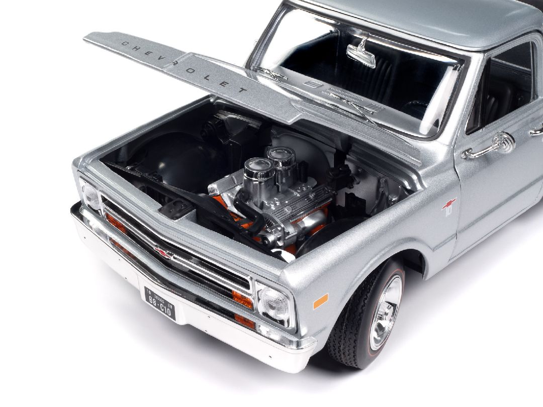 American Muscle 1/18 1968 Chevy C10 Pickup Stepside, Silver