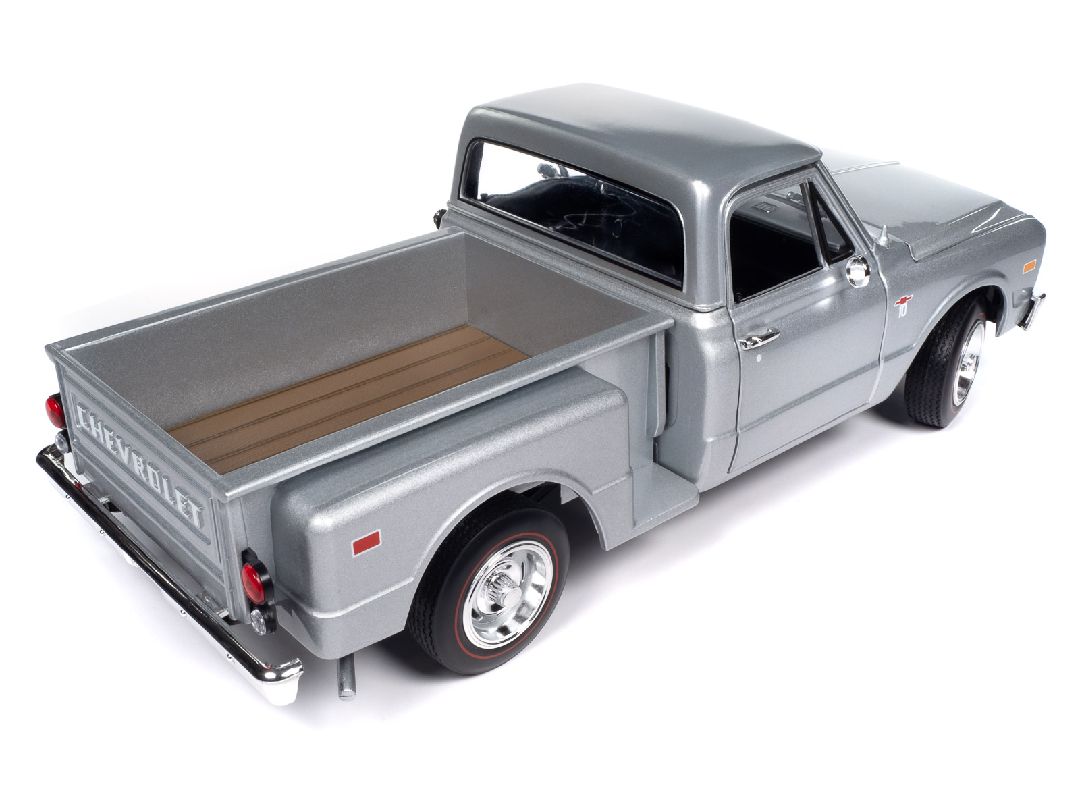 American Muscle 1/18 1968 Chevy C10 Pickup Stepside, Silver