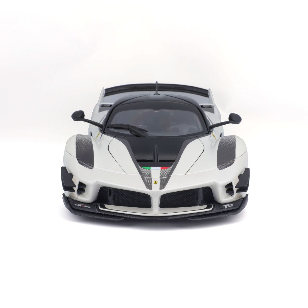 Bburago 1/18 R&P Ferrari FXX K EVO (Pearl White #70)