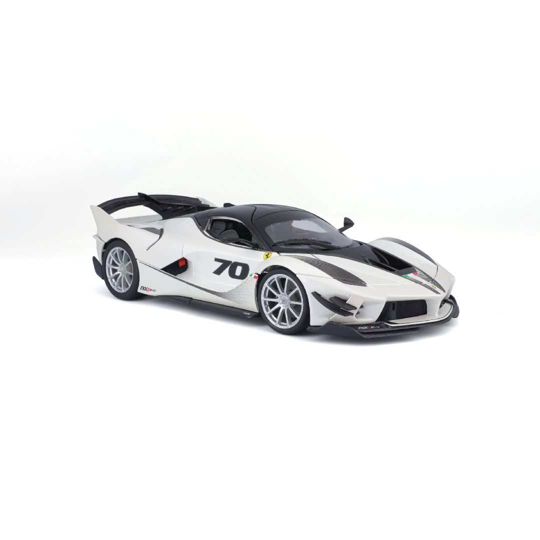 Bburago 1/18 R&P Ferrari FXX K EVO (Pearl White #70)