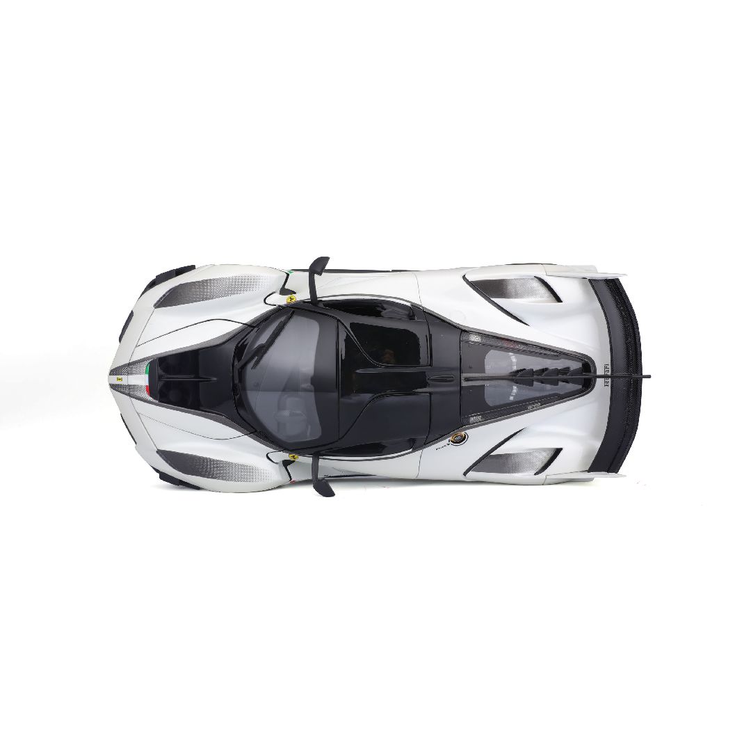 Bburago 1/18 R&P Ferrari FXX K EVO (Pearl White #70)