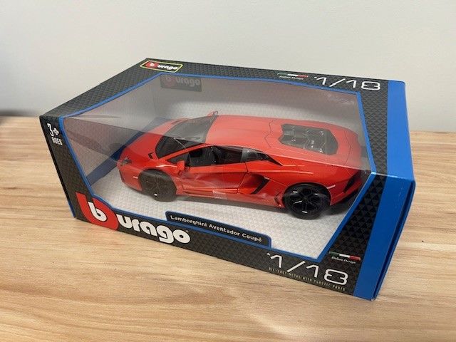 Damaged Box - Bburago 1/18 Aventador LP 700-4 (Metallic Orange)