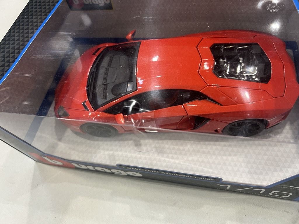 Damaged Box - Bburago 1/18 Aventador LP 700-4 (Metallic Orange)