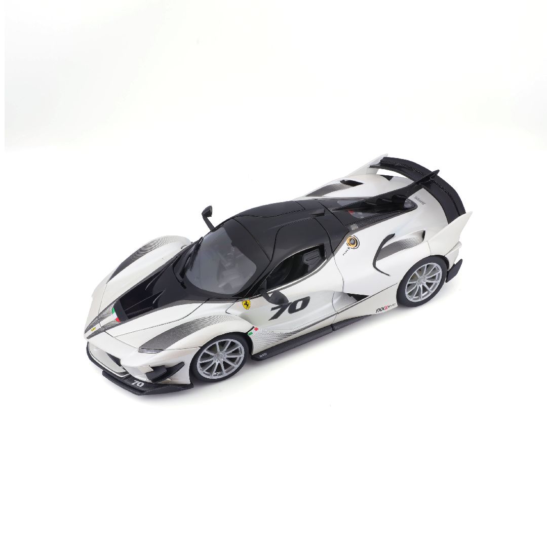 Damage Box Bburago 1/18 R&P Ferrari FXX K EVO (Pearl White #70) - Click Image to Close