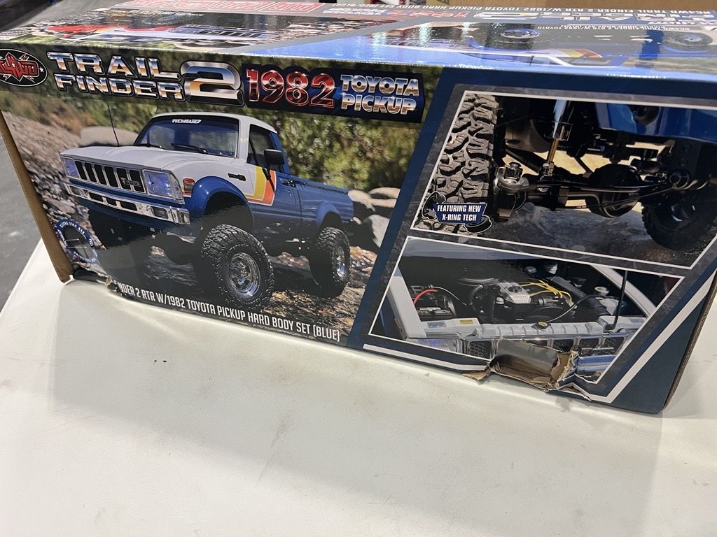 RC4WD Trail Finder 2 RTR w/1982 Toyota Hard Body Set (Blue)