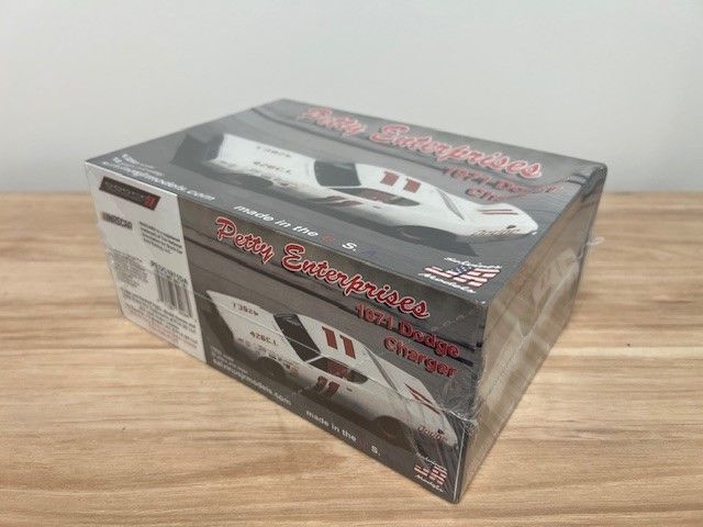 Damaged Box - Salvinos 1/24 Petty 1971 Charger Flathood