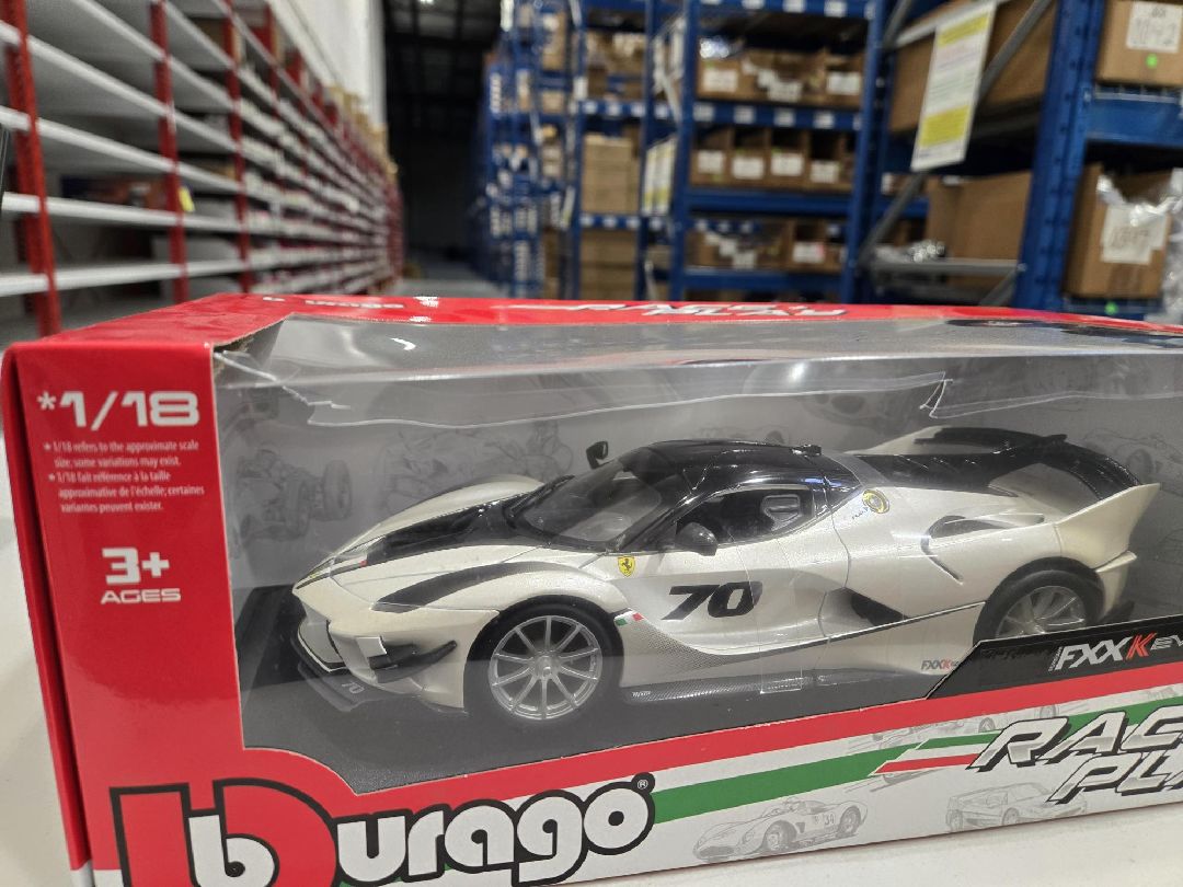 Damage Box Bburago 1/18 R&P Ferrari FXX K EVO (Pearl White #70)