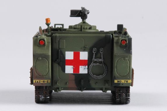 Easy Model 1/72 M113A2 - Red Cross